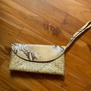 Adrienne Vittadini straw and snake skin clutch bag